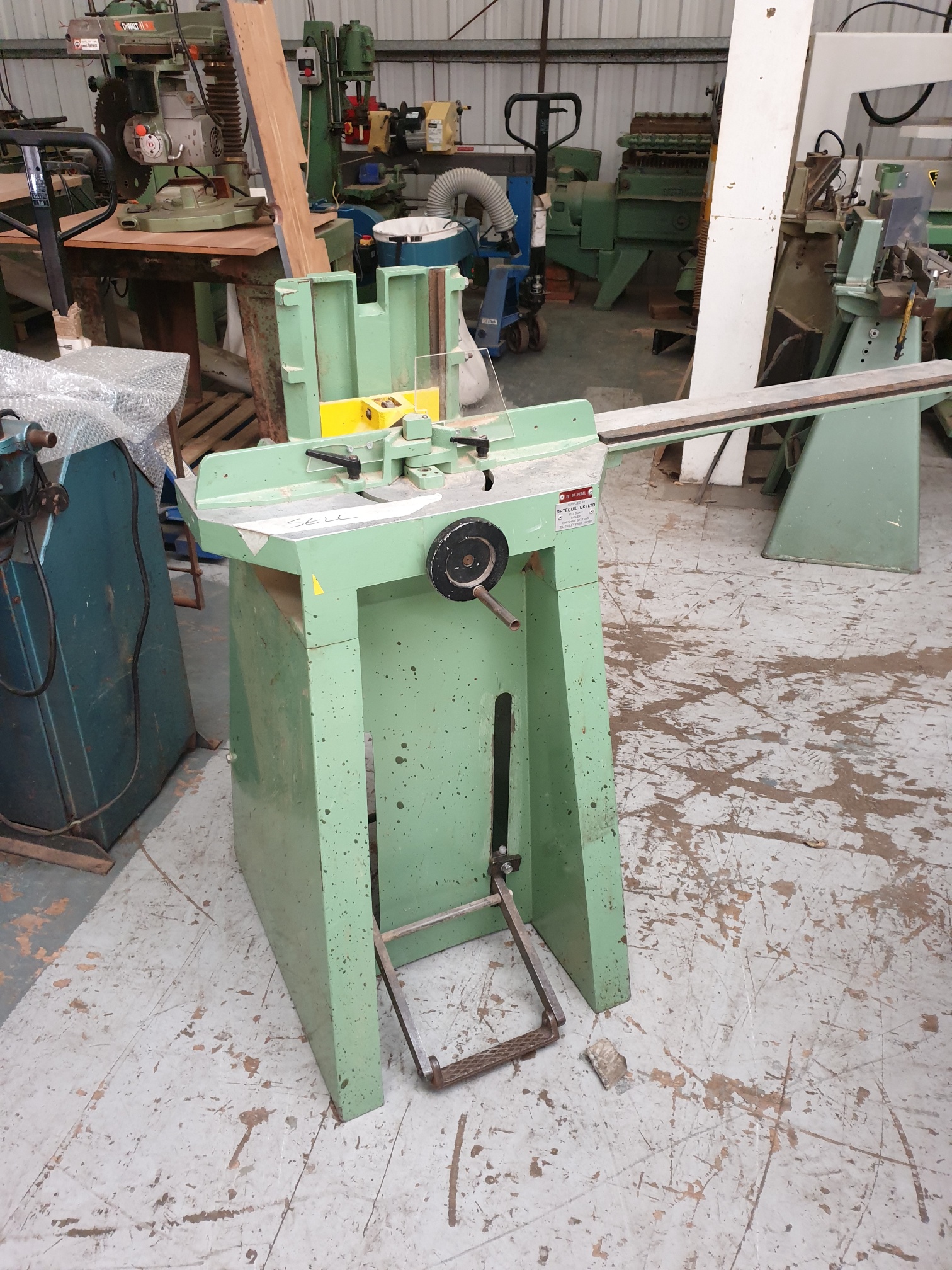 Mitre Guillotine Orteguil